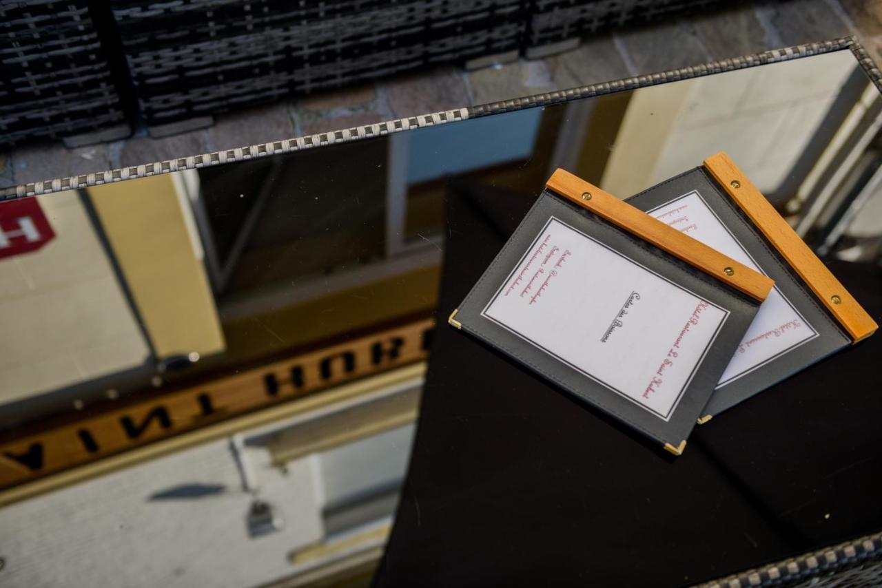 Hotel Logis Le Saint Hubert Haybes Zewnętrze zdjęcie