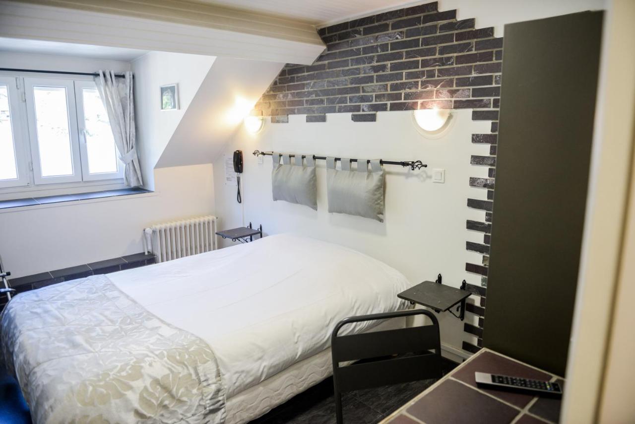 Hotel Logis Le Saint Hubert Haybes Zewnętrze zdjęcie