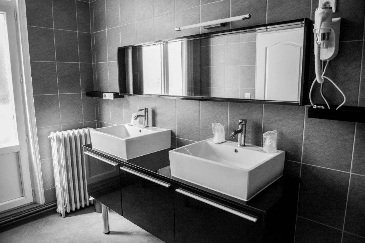 Hotel Logis Le Saint Hubert Haybes Zewnętrze zdjęcie