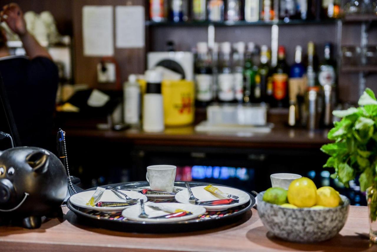 Hotel Logis Le Saint Hubert Haybes Zewnętrze zdjęcie