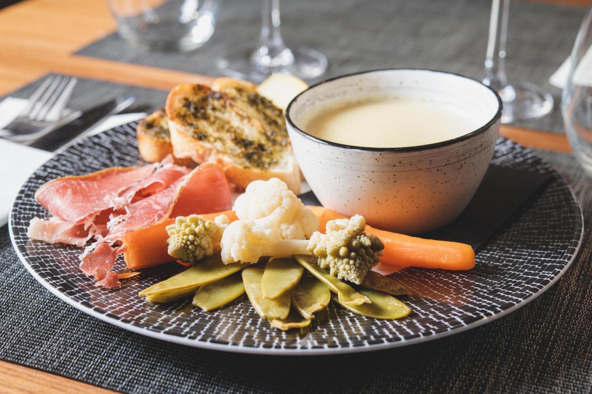 Hotel Logis Le Saint Hubert Haybes Zewnętrze zdjęcie